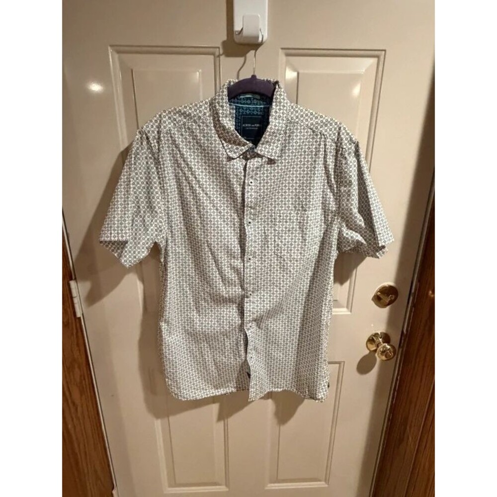 Across The Pond White Geometric Button Down Shirt XL